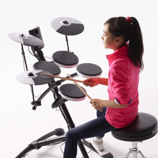 roland-electronicdrums-girlplaying